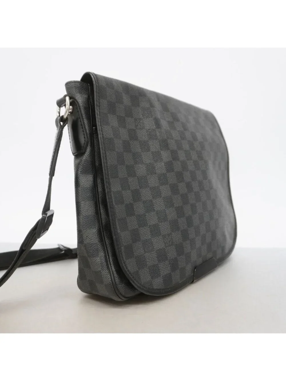 Louis Vuitton Shoulder Bag Damier Graphite Daniel MM Black Gray